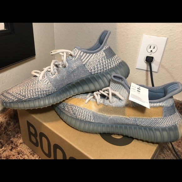Yeezy 350 - Picture 3 of 9